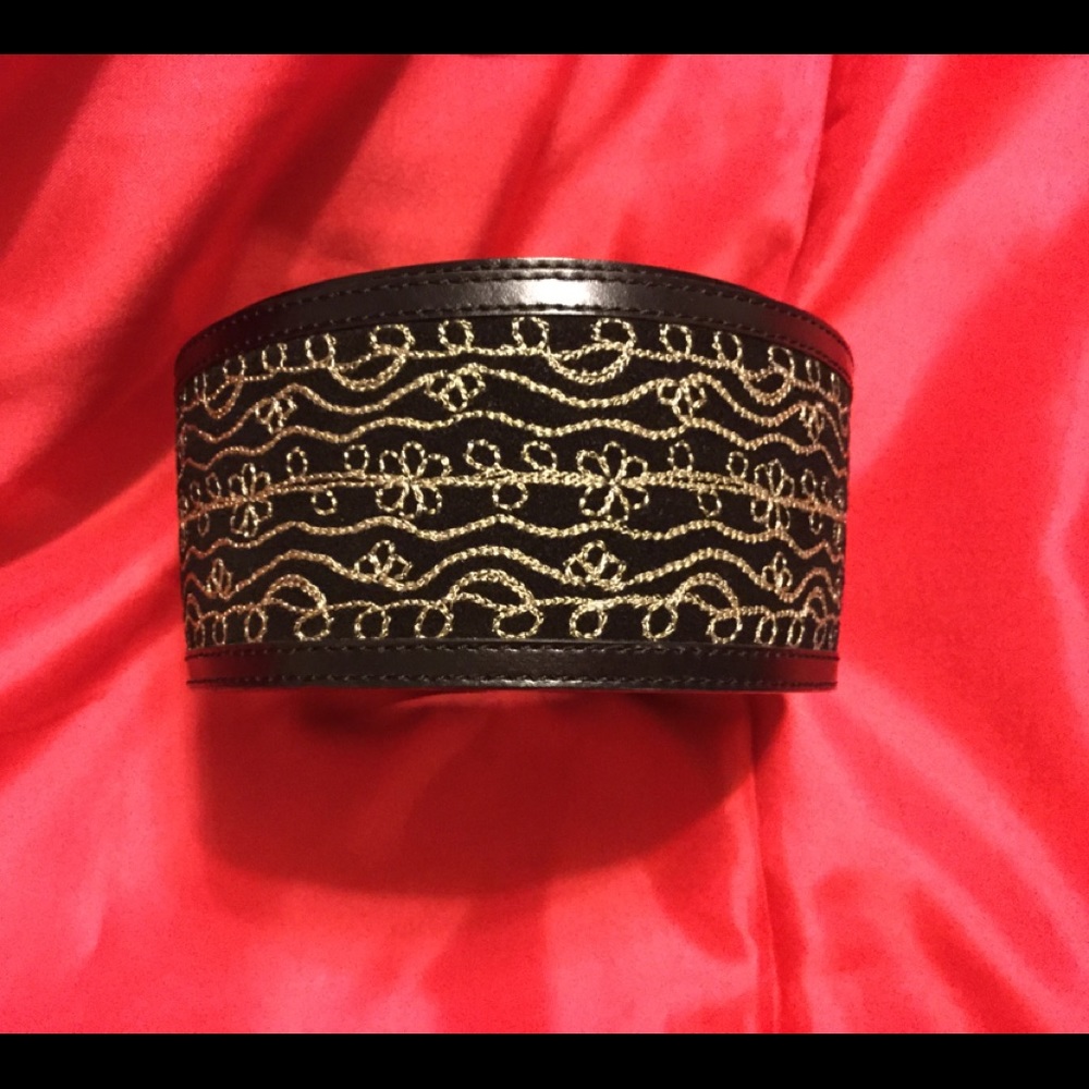 Stunning leather belt embroidered. 36” M.